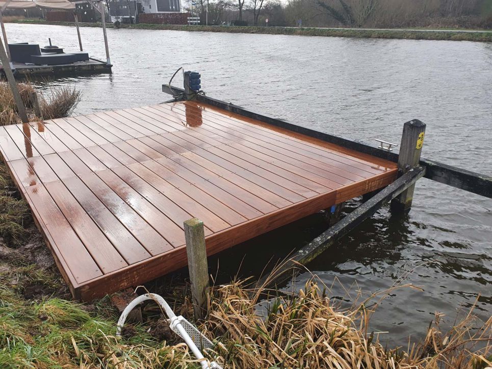 Steiger aan het water? Van der Helm Waterbouw!